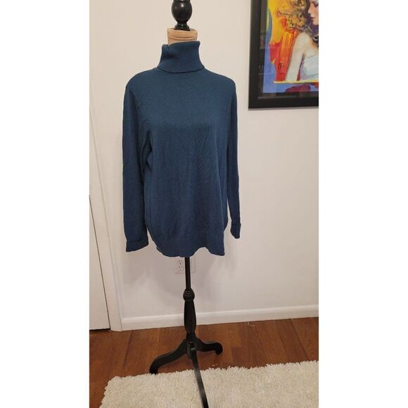 L.L. Bean Long Sleeve Sweater - Picture 2 of 7